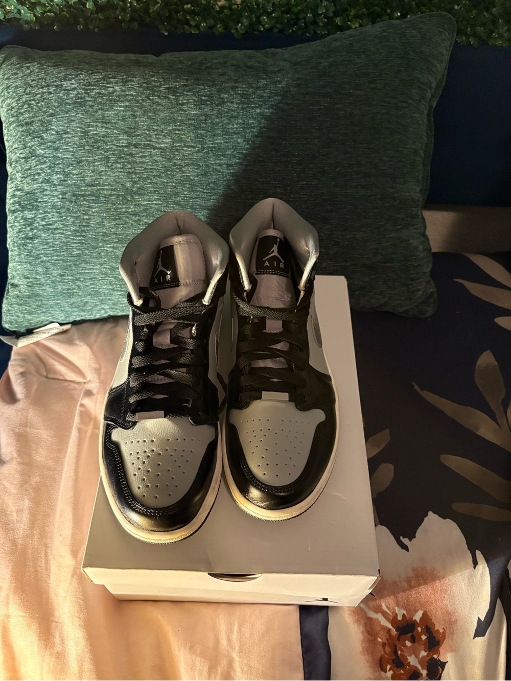 Jordan Men's Sneakers in Black and Gray